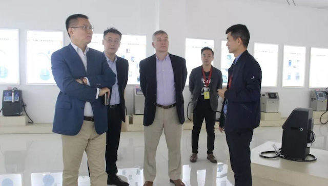 多米諾噴碼機高層訪問友高,共商標(biāo)識2.0